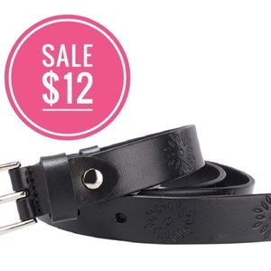 💫NWOT Women's Leather Flower Belt
